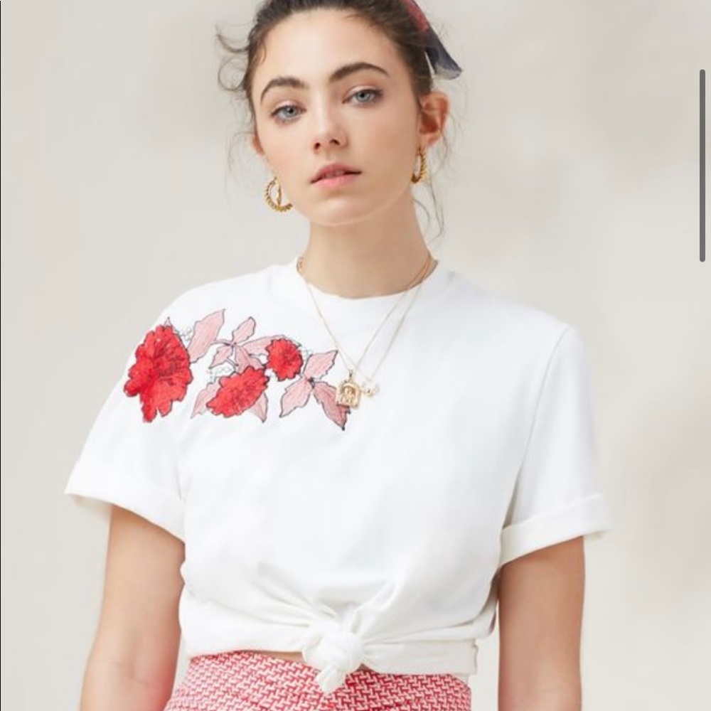 FINDERS KEEPERS (AUS) floral embroidered Tee. NWT 95%Cotton 5% Elastane M